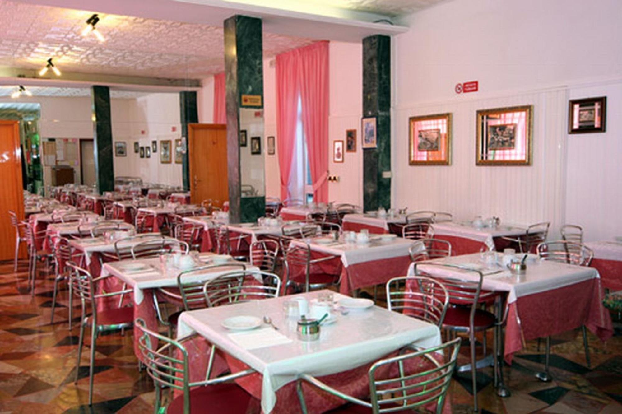 רימיני Hotel Parigi מראה חיצוני תמונה