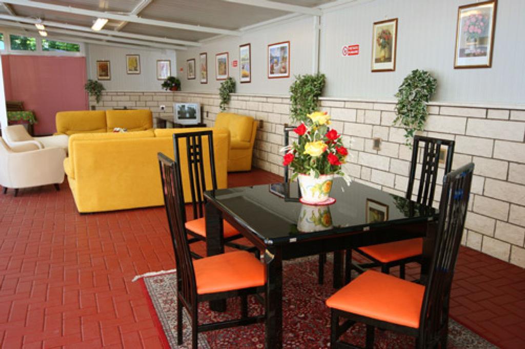 רימיני Hotel Parigi מראה חיצוני תמונה