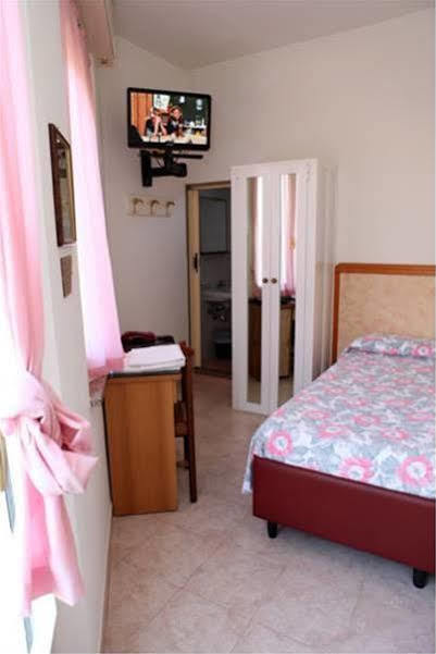 רימיני Hotel Parigi מראה חיצוני תמונה