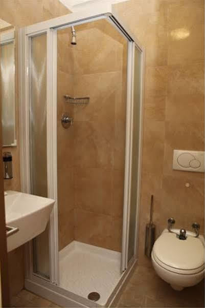 רימיני Hotel Parigi מראה חיצוני תמונה